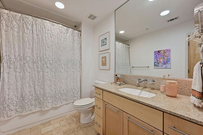 Building Photo - Prime Location, Luxurious Living!