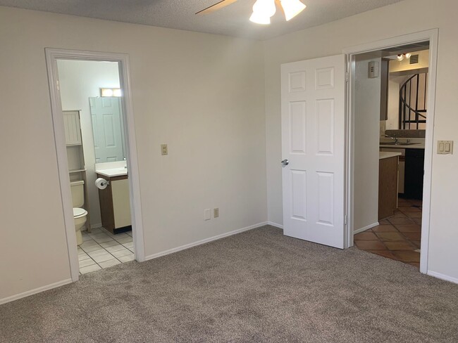 Building Photo - Excellent 1 bedroom w/ loft