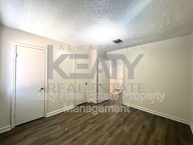 Building Photo - 402 Loire Ave