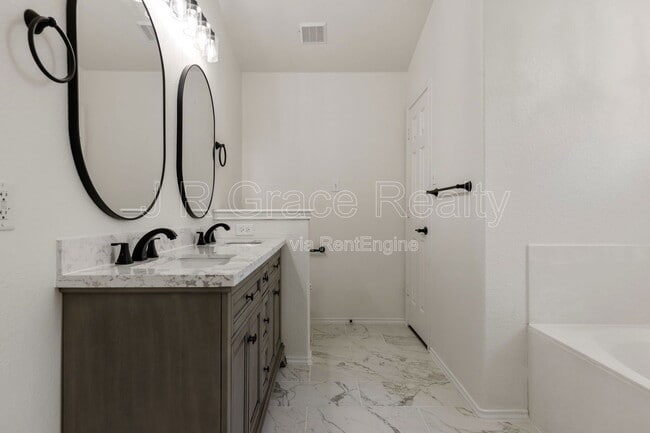 Building Photo - 10017 Barton Creek Dr