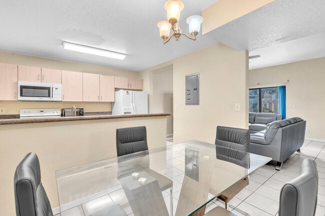 Building Photo - 10240 NW 33rd Pl