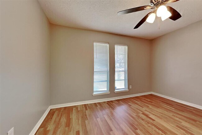 Building Photo - 13627 Montaigne Dr
