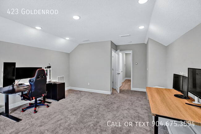 Building Photo - 423 Goldenrod-