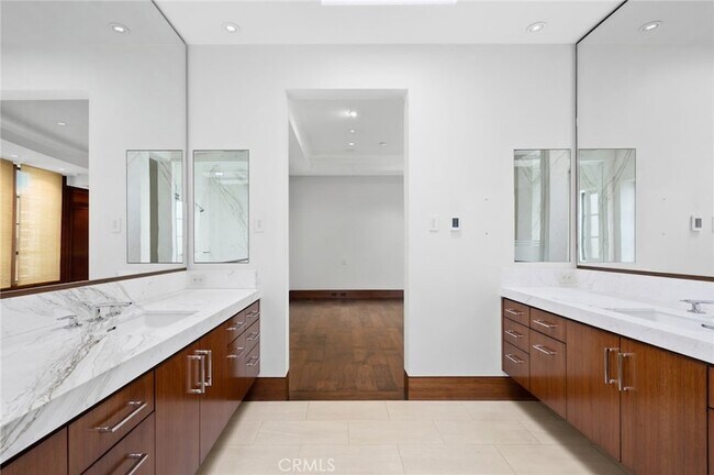 Building Photo - 1523 Dolphin Terrace