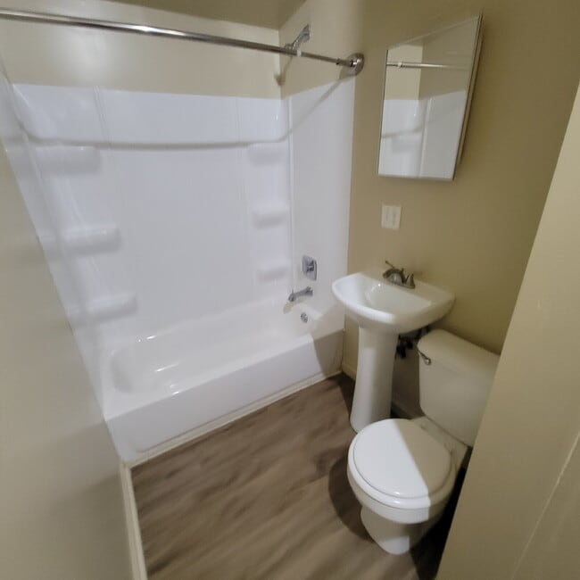 Building Photo - West Indy 3BR House ready to LEASE!