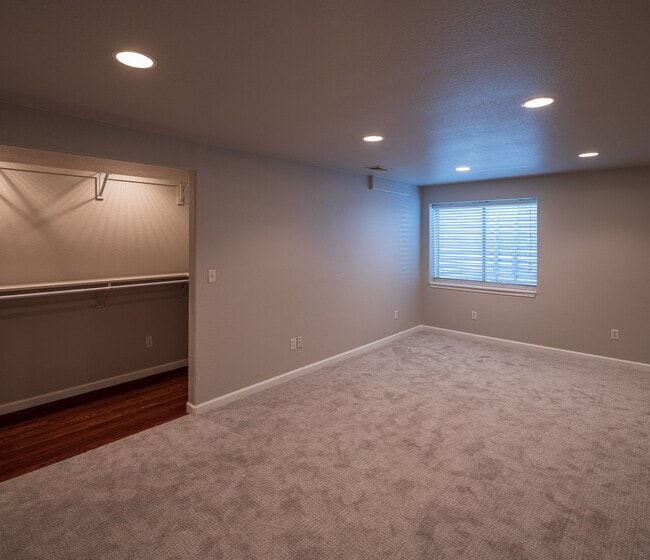 Building Photo - 1419 Red Mountain Dr