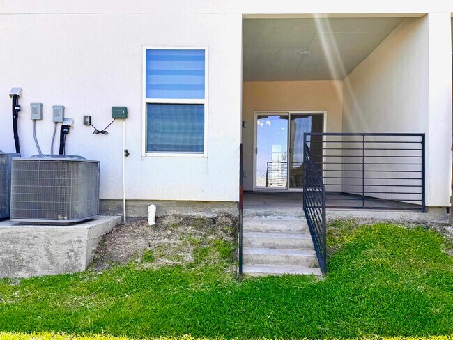 Building Photo - 9913 Kaspar Dr