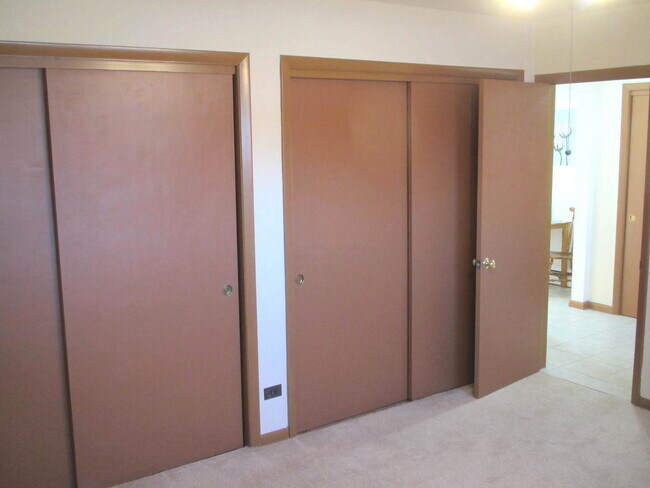 Building Photo - 33 N Clifton Ave