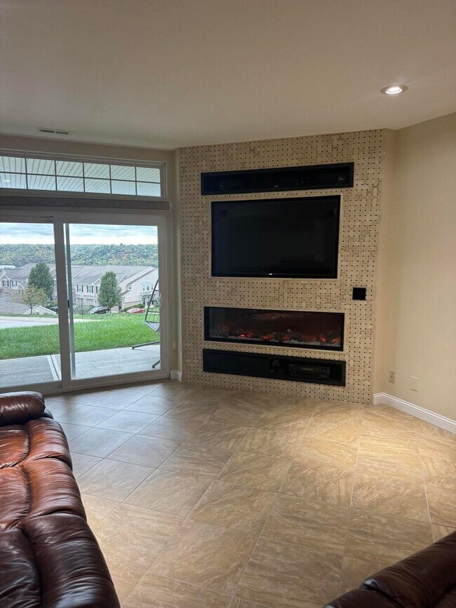 Building Photo - 459 Pinnacle Way