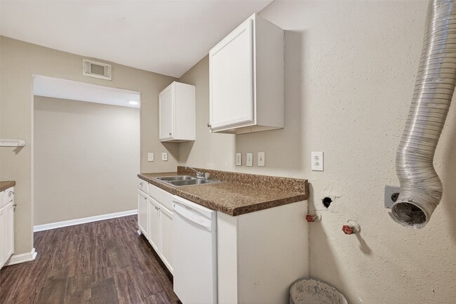 Building Photo - 3927 Prudence Dr