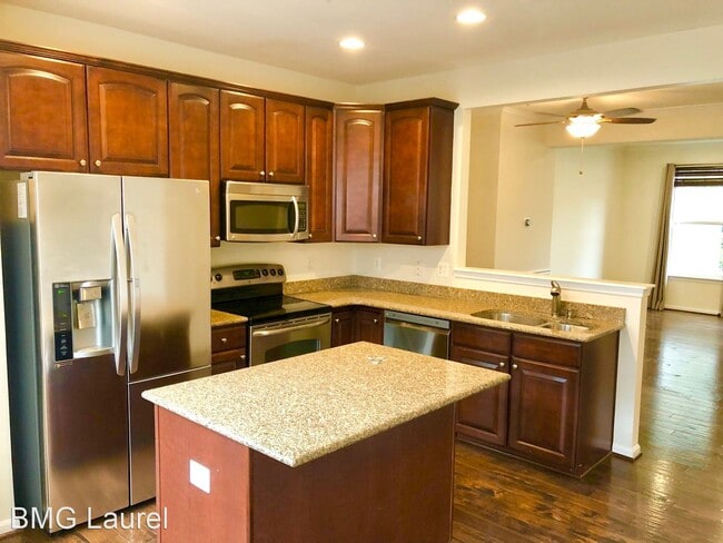 Building Photo - 3 br, 3 bath House - 604 Ava Cir NE