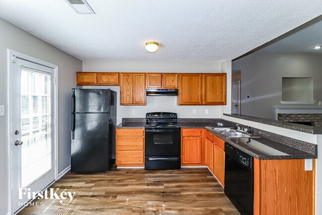 Building Photo - 4643 Blue River Cove