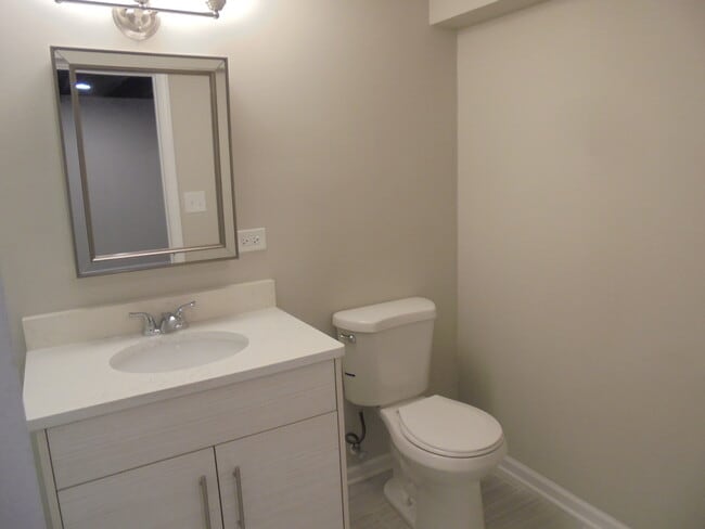 Building Photo - 1808 W Ridgeland Ave