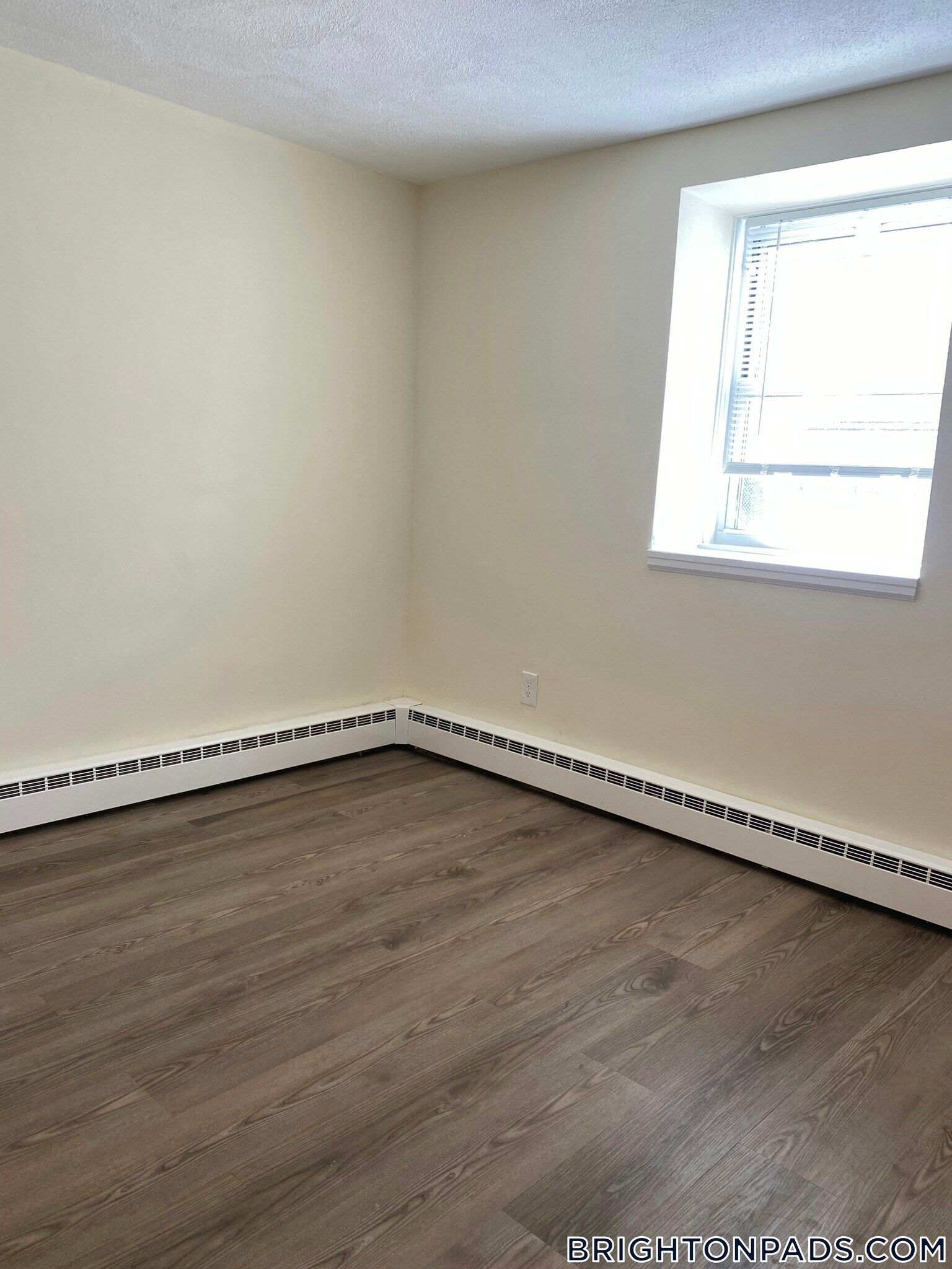 Building Photo - 168 N Beacon St