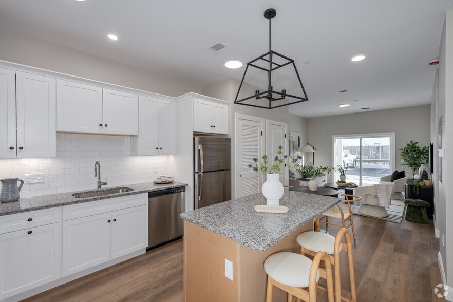 1BR, 1BA - 750SF - Kitchen/Dining Room - 150 Draper Ave