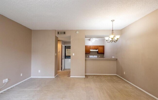 Building Photo - 7043 N Holiday Dr