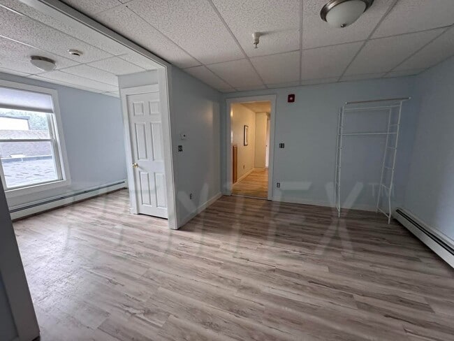Building Photo - Apartment in Downtown Lisbon Falls