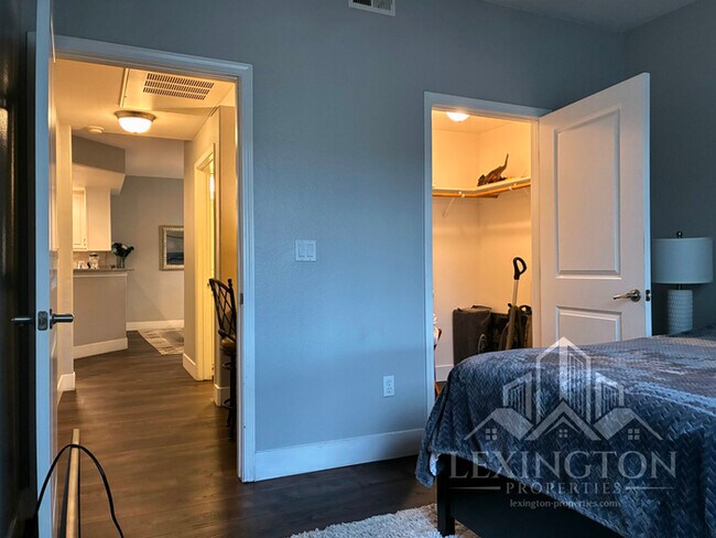 Building Photo - Beautifully Upgraded, 2BD/2BA, Condo Home in The Phoenician, Roseville!