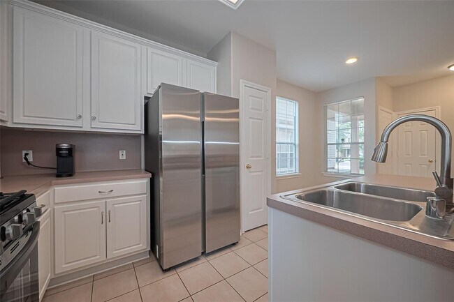 Building Photo - 16839 Carrollton Creek Ln