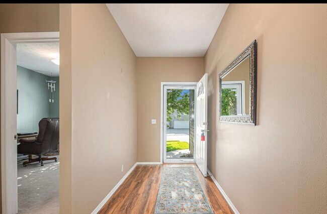 Building Photo - 4810 S 189th St