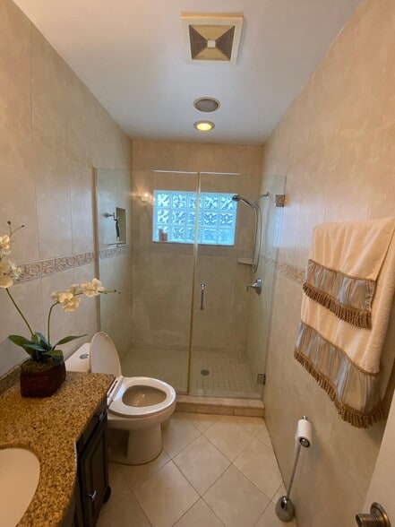 Building Photo - 3725 SW 60th Ct