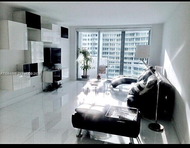 Building Photo - 1500 Bay Rd