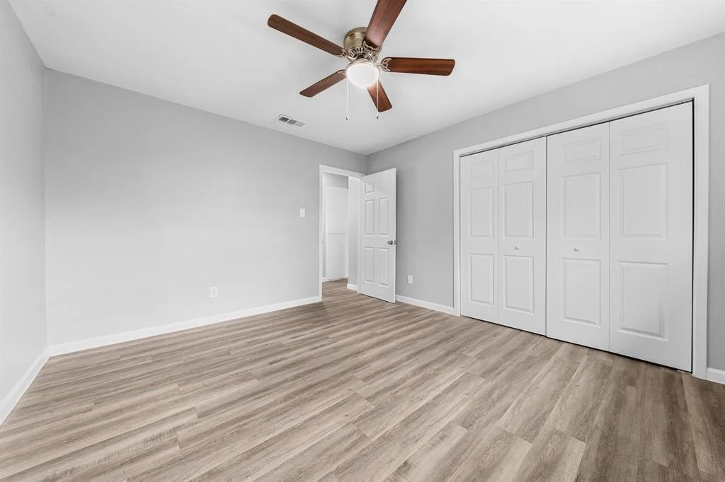 Master Bedroom - 124 Wind Ridge Dr