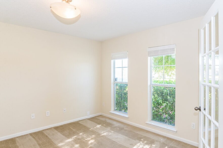 Building Photo - 4143 Sherman Hills Pkwy W