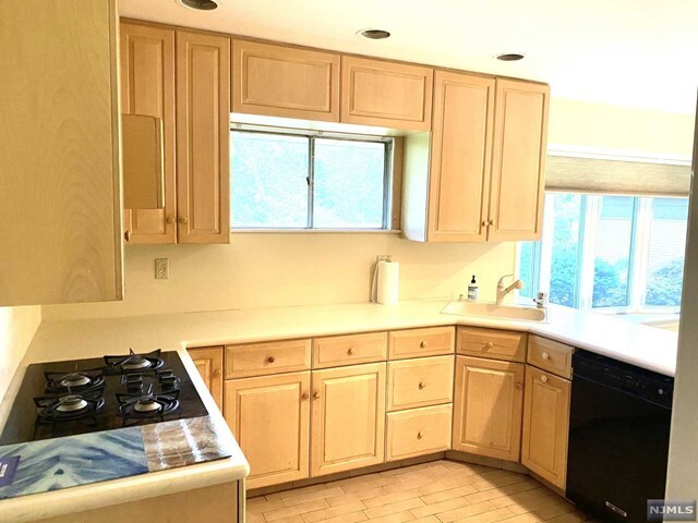 Building Photo - 255 Alpine Dr