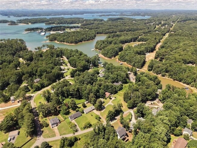 Building Photo - 6181 Shoreland Cir