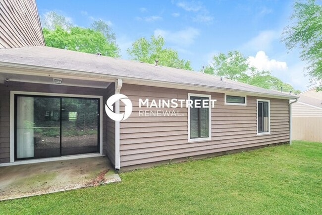 Building Photo - 3 Bedroom Pet-Friendly Home in Stone Mountain, GA with Main Street Renewal
