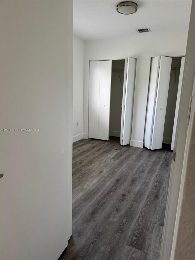 Building Photo - 618 SW 2nd Pl