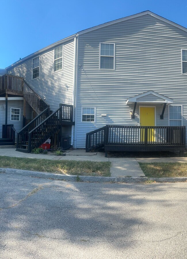Building Photo - Shelby Parkway