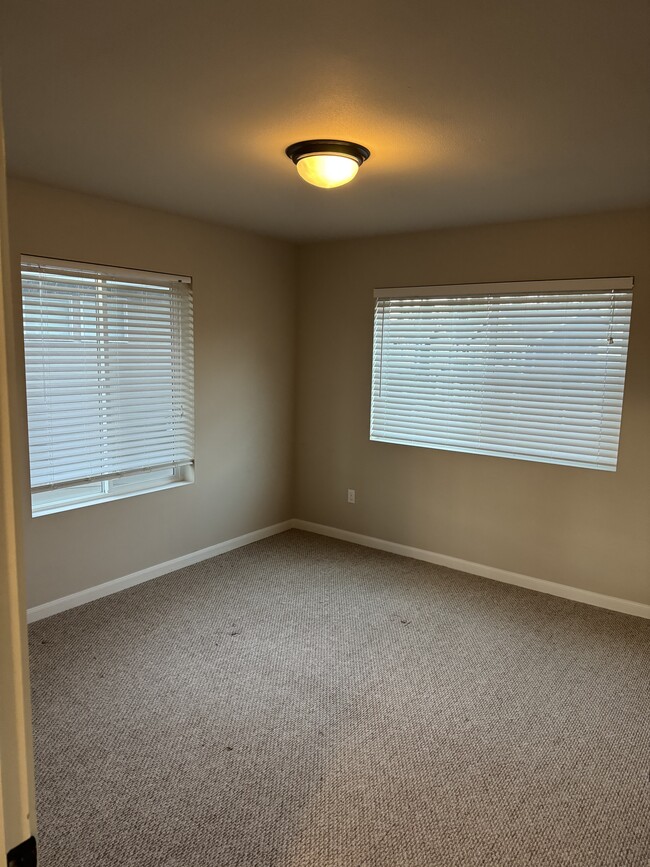 Building Photo - 4164 SW Colbert Way