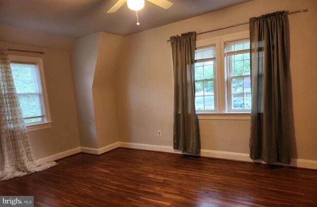 Building Photo - 402 Kerfoot Ave