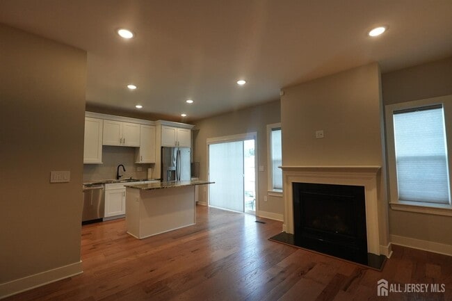 Building Photo - 1404 Tavern Rd