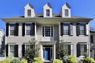 Building Photo - 59 Crescent Rd