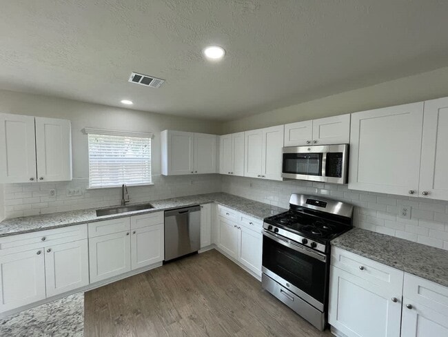 Building Photo - 6427 Founding Dr