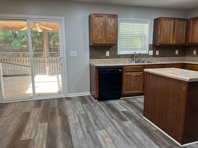 Building Photo - Spacious 2 Story Home In Raleigh, Availabl...