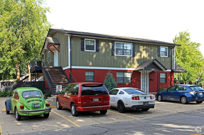 Building Photo - 1213-1225 N Villa Ave