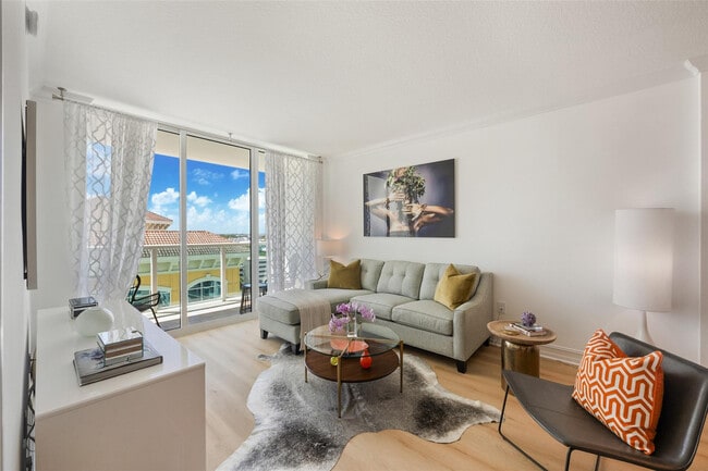 Building Photo - 350 SE 2nd St