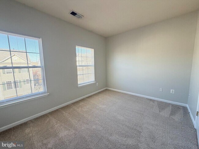 Building Photo - 8316 Green Grass Rd