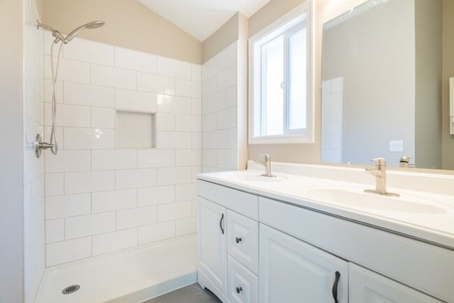 Building Photo - Charming Home in SW Portland