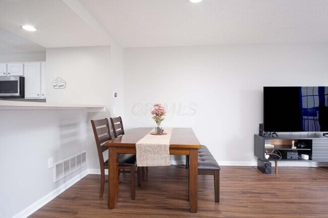 Building Photo - 5286 Royal Arch Casca Dr