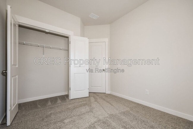Building Photo - 596 Scholar Way