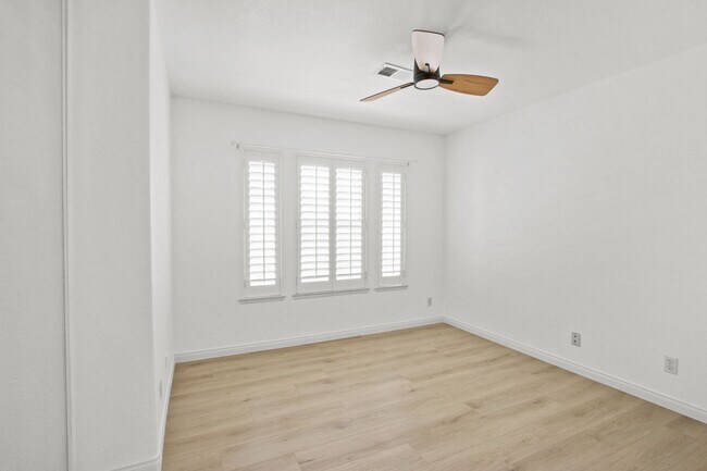 Building Photo - Gorgeous Costa Mesa Home in Gated Community!