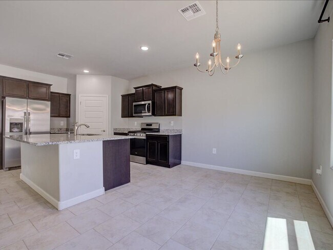 Building Photo - Corona de Tucson 4 Bedroom 2 Bathroom