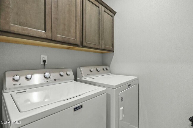 Building Photo - 2708 Tierra Oasis St