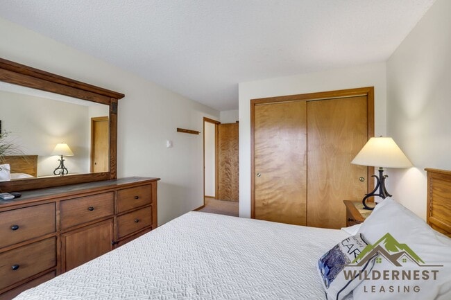 Building Photo - WINTER RENTAL 2 Bedroom/2 Bath, New Furnit...