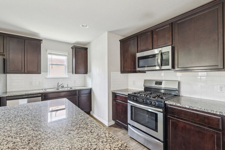 Building Photo - 210 Seaholm Ln